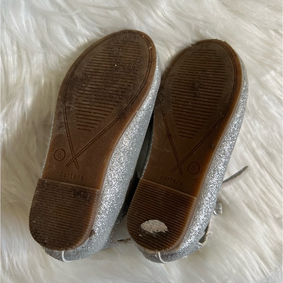 EUC Carter’s Toddler Girl Silver Glittery Dress Shoes SZ 6🤍 - Picture 4 of 8